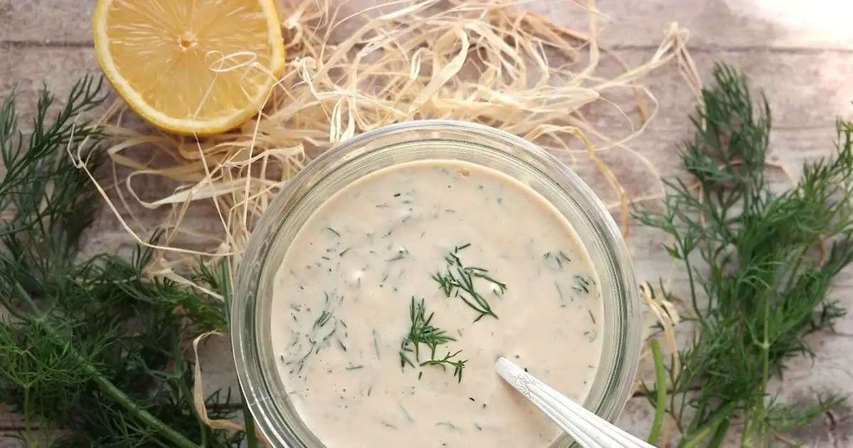 SAUCE AU TAHIN ET À L'ANETH