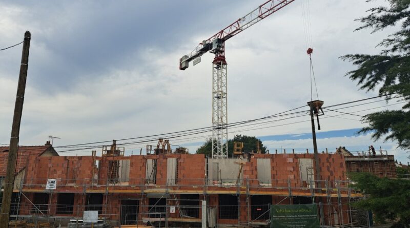 Seine-et-Marne : des habitants de Rebais résignés après la construction d'un immeuble devant chez eux