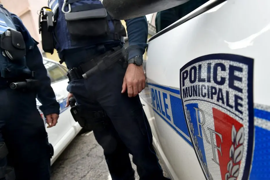 "Si la politique de Madame Panot pouvait se justifier il y a quelques années, ce n'est plus le cas" : désarmer la police municipale, la proposition provoque un tollé chez les maires de gauche