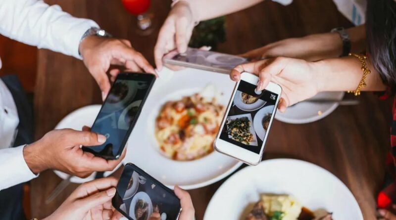 «Si vous me mettez cinq étoiles, le menu est pour moi» : ces commerçants qui flirtent avec la