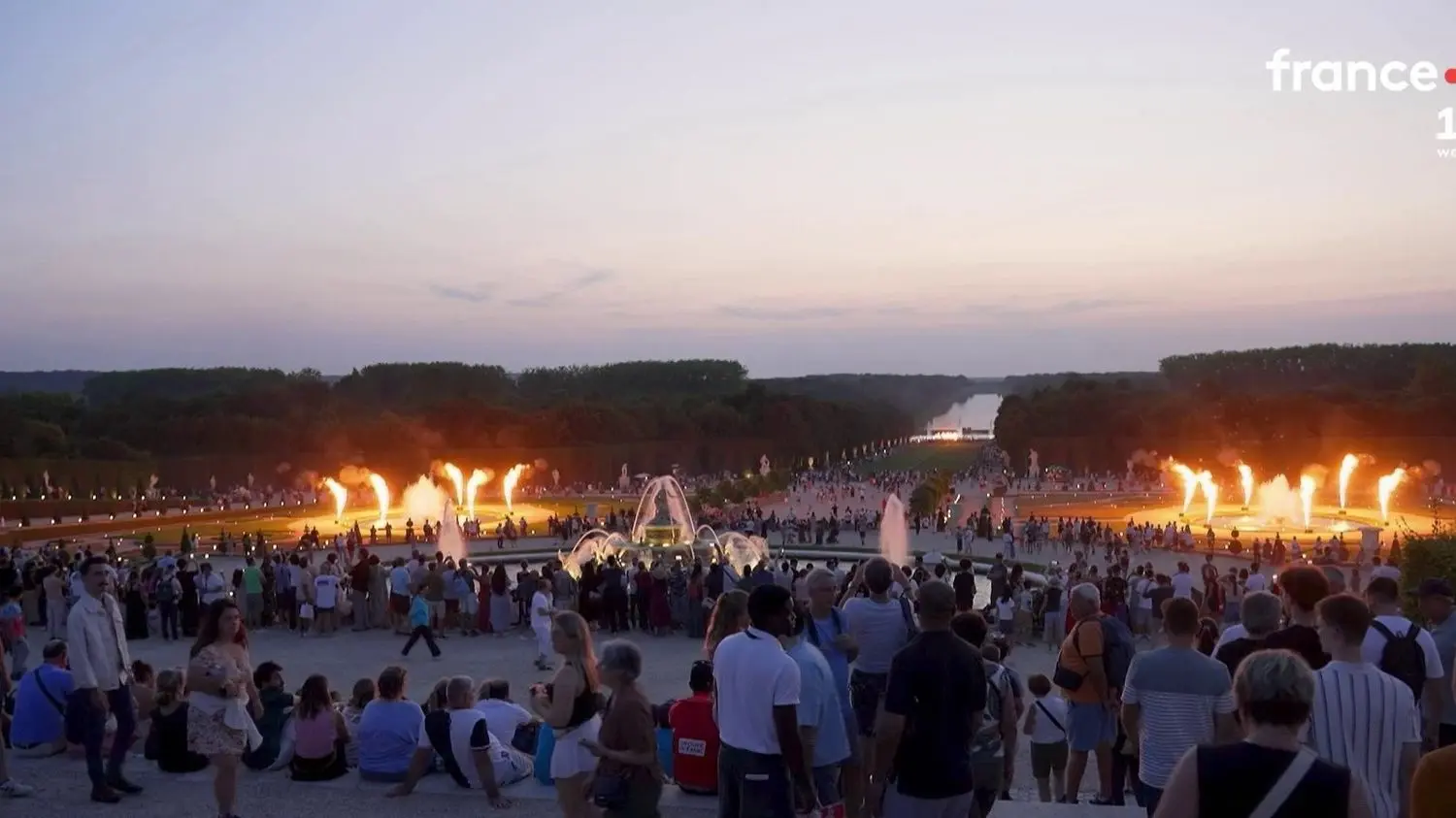 Spectacle des Grandes Eaux au château de Versailles : immersion pleine de magie à l'époque de Louis XIV