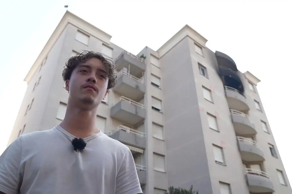 TÉMOIGNAGE. "J'ai agi par instinct, je ne me considère pas comme un héros" : les occupants d'un immeuble en proie à un incendie évacués par leur jeune voisin