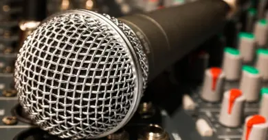 news, headline, breaking news, newspaper, journalism, media, press, microphone, TV