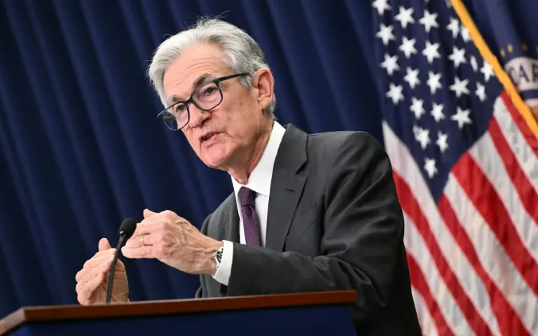 Trump maintient la pression sur la Fed, plus encline à baisser les taux