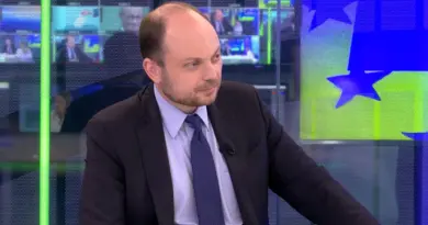 "Trump se laisse flatter par Poutine", estime l'opposant russe Vladimir Kara-Mourza