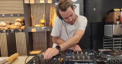 Un DJ set dans une boulangerie de Boulogne-sur-Mer, dans le Pas-de-Calais - ici