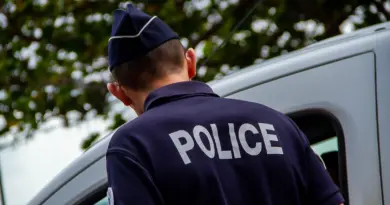Un automobiliste refuse d'obtempérer puis abandonne son véhicule avec un enfant à l'intérieur