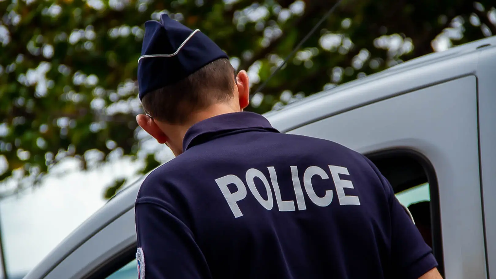 Un automobiliste refuse d'obtempérer puis abandonne son véhicule avec un enfant à l'intérieur
