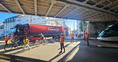 Un camion arrache une ligne aérienne, le trafic des trams partiellement interrompu à Strasbourg - ici