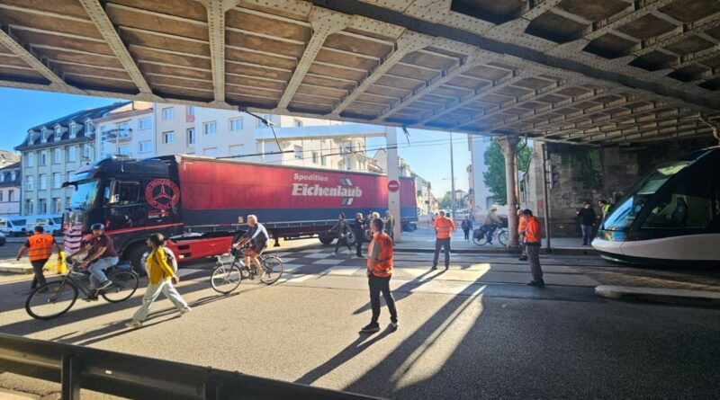 Un camion arrache une ligne aérienne, le trafic des trams partiellement interrompu à Strasbourg - ici