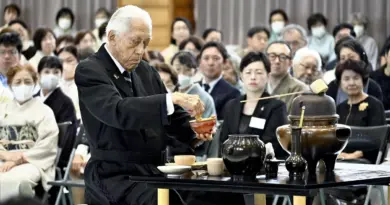 Un célèbre maître japonais de la cérémonie du thé est mort à 102 ans