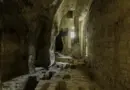 Un reliquaire médiéval de plus de 6 mètres, inspiré du Saint-Sépulcre de Jérusalem, se cache dans la falaise de ce village de Nouvelle-Aquitaine