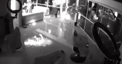Un salon de coiffure incendié par un cocktail Molotov, le propriétaire dénonce "un acte de jalousie"