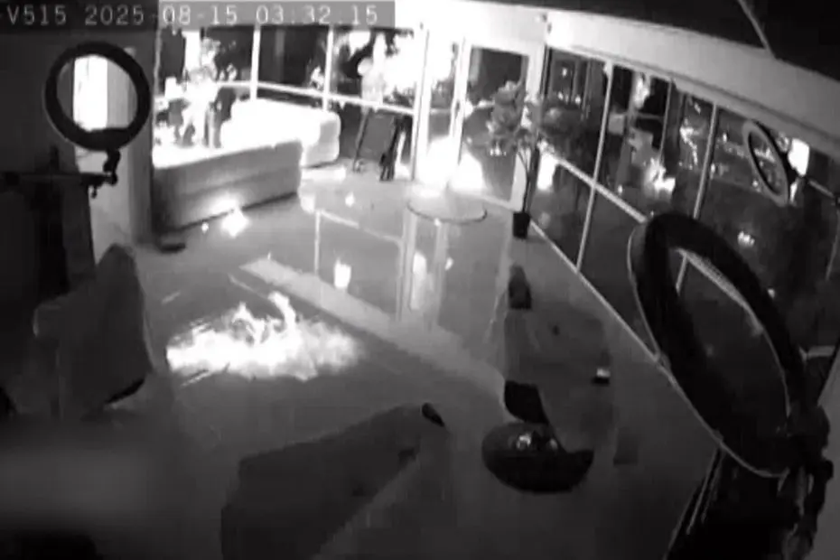 Un salon de coiffure incendié par un cocktail Molotov, le propriétaire dénonce "un acte de jalousie"