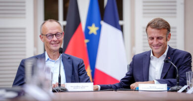 « Un signe d’amitié » : à Brégançon, Macron et Merz tentent de relancer le couple franco-allemand
