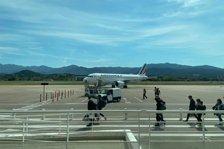 Un vol Paris-Ajaccio pris dans des turbulences, plusieurs personnes blessées