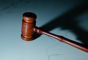 Une Marocaine en situation irrégulière, placée en garde à vue pour avoir refusé d’être renvoyée du territoire, a été remise en liberté par la justice