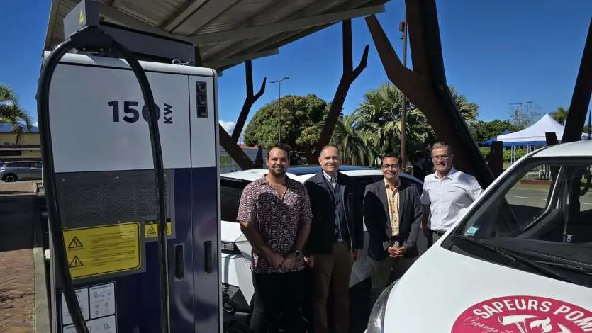 Une "borne hypercharge" pour les véhicules électriques installée à Boulouparis