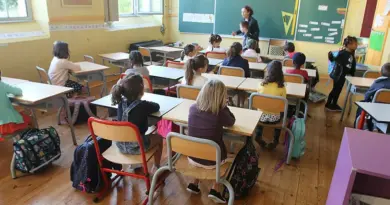 Une enseignante suisse reçoit par erreur 39 000 euros de salaire après sa démission, elle refuse de les rembourser