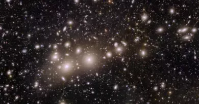Une galaxie composée à 99,99 % de matière noire débusquée dans l’amas de Persée