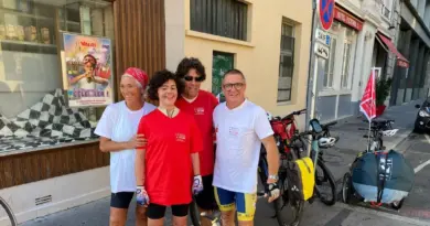 Une jeune femme aveugle relie Lyon à Toulouse en tandem pour promouvoir les chiens-guides d'assistance - ici