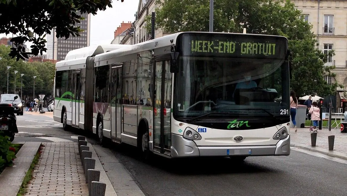 Une nouvelle ligne de Chronobus à Nantes : la ligne 54 devient la C8 et continue de desservir la gare SNCF - ici