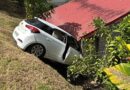 Une voiture conduite par une femme enceinte s'encastre dans une maison à Rivière-Salée