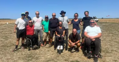 VIDÉO - Dans le Poitou, un stage de parapente handi/valide organisé pour la première fois - ici