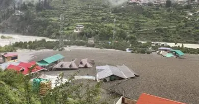 VIDEO. En Inde, une crue subite dans une localité de l'Himalaya fait au moins quatre morts et une centaine de disparus