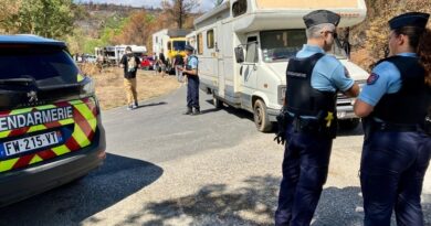 VIDEO. Incendie meurtrier dans l'Aude : "Ils s'installent au milieu des cendres et détruisent ce qu'il reste", une rave party illégale sur l'une des communes touchées