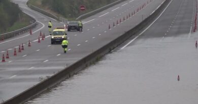 VIDÉO. Les images spectaculaires de l'A11 sous les eaux, des centaines d'automobilistes bloqués