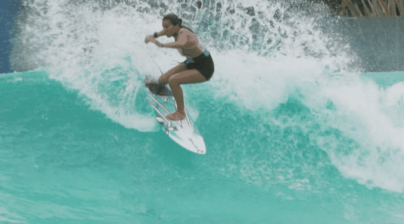 VIDÉO. Surf : À 14 ans, Tya Zebrowski rêve de conquérir le monde