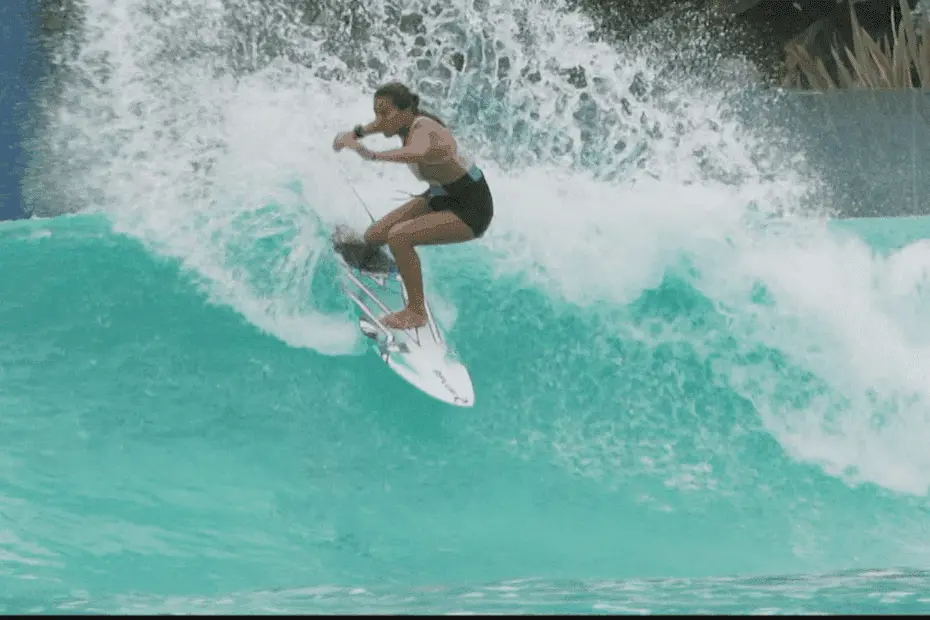 VIDÉO. Surf : À 14 ans, Tya Zebrowski rêve de conquérir le monde