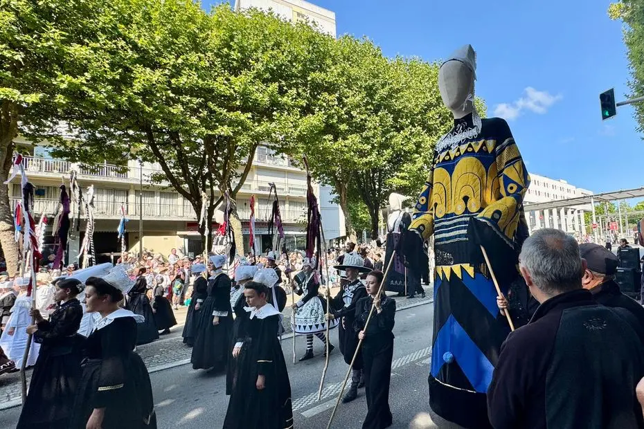VIDÉOS. Festival Interceltique de Lorient 2025. Pourquoi la Grande Parade attire-t-elle toujours autant de public