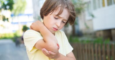 Vacances : les essentiels de la trousse de secours pour soigner sa peau ! - ici