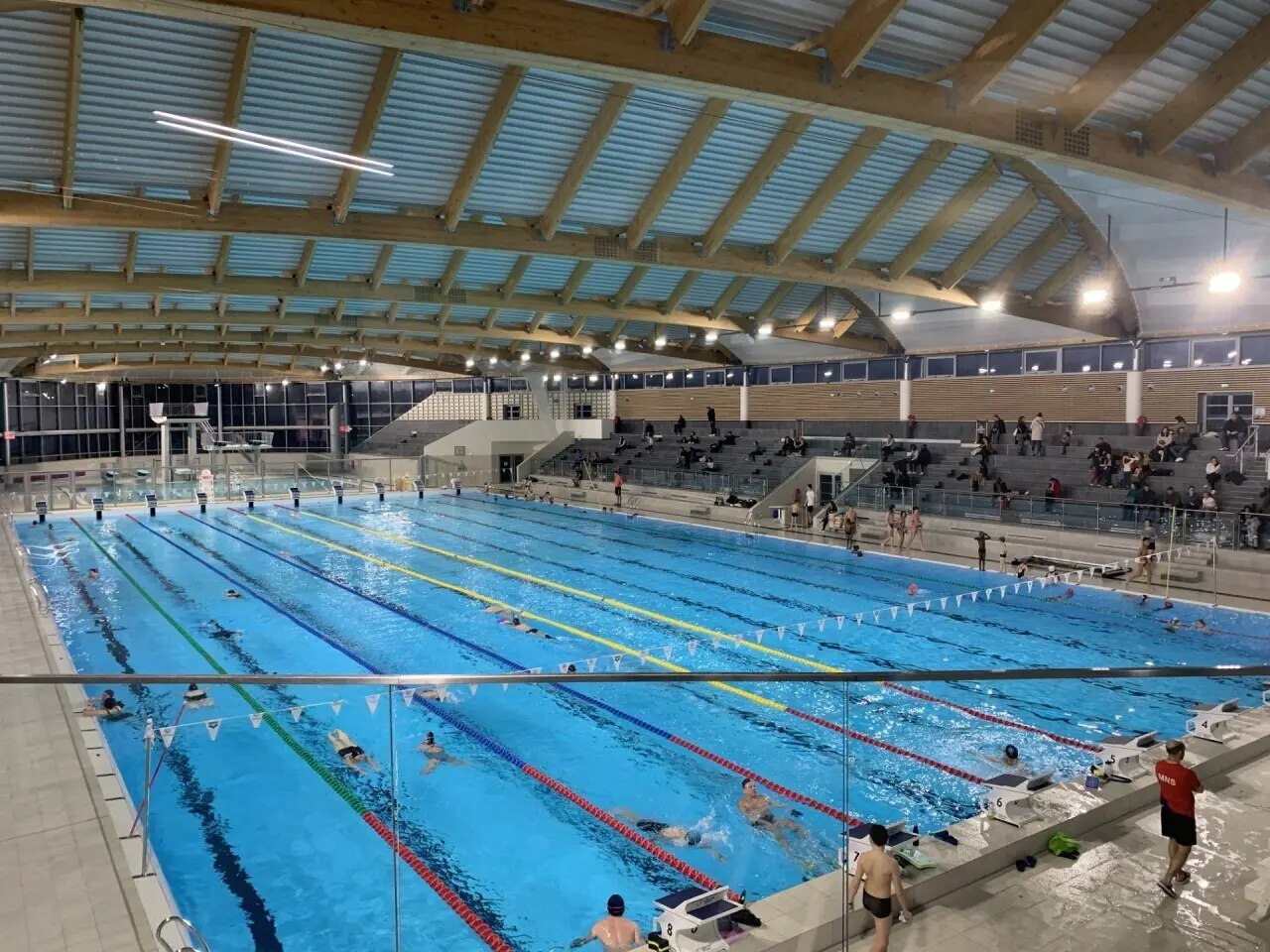 Val-d'Oise : une sexagénaire réanimée après un arrêt cardiaque à la piscine