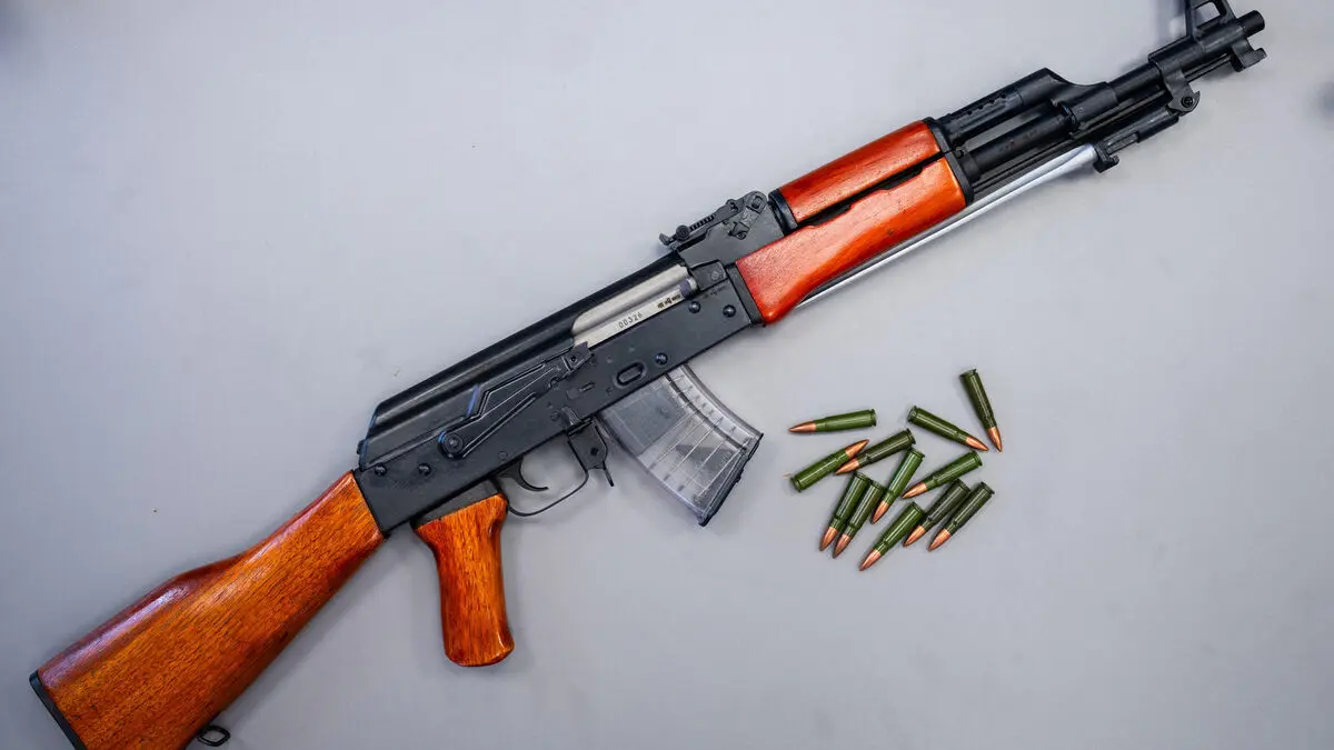 Val-de-Marne : arrêté avec une voiture volée et un fusil d’assaut, Rayan, 22 ans, soupçonné d’être un homme de main