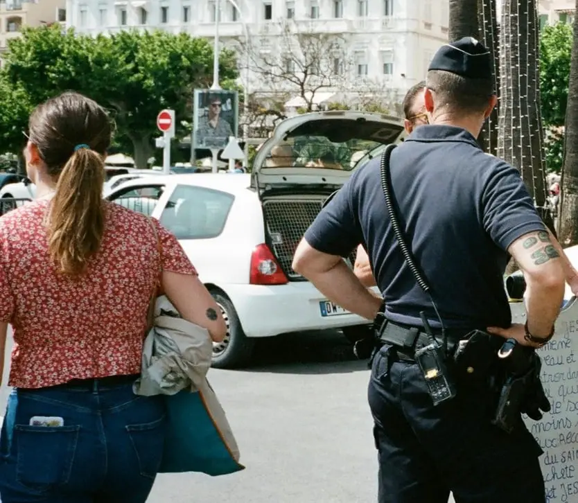 Vaucluse : une femme suivie et embrassée de force dans la rue, le suspect placé sous contrôle judiciaire