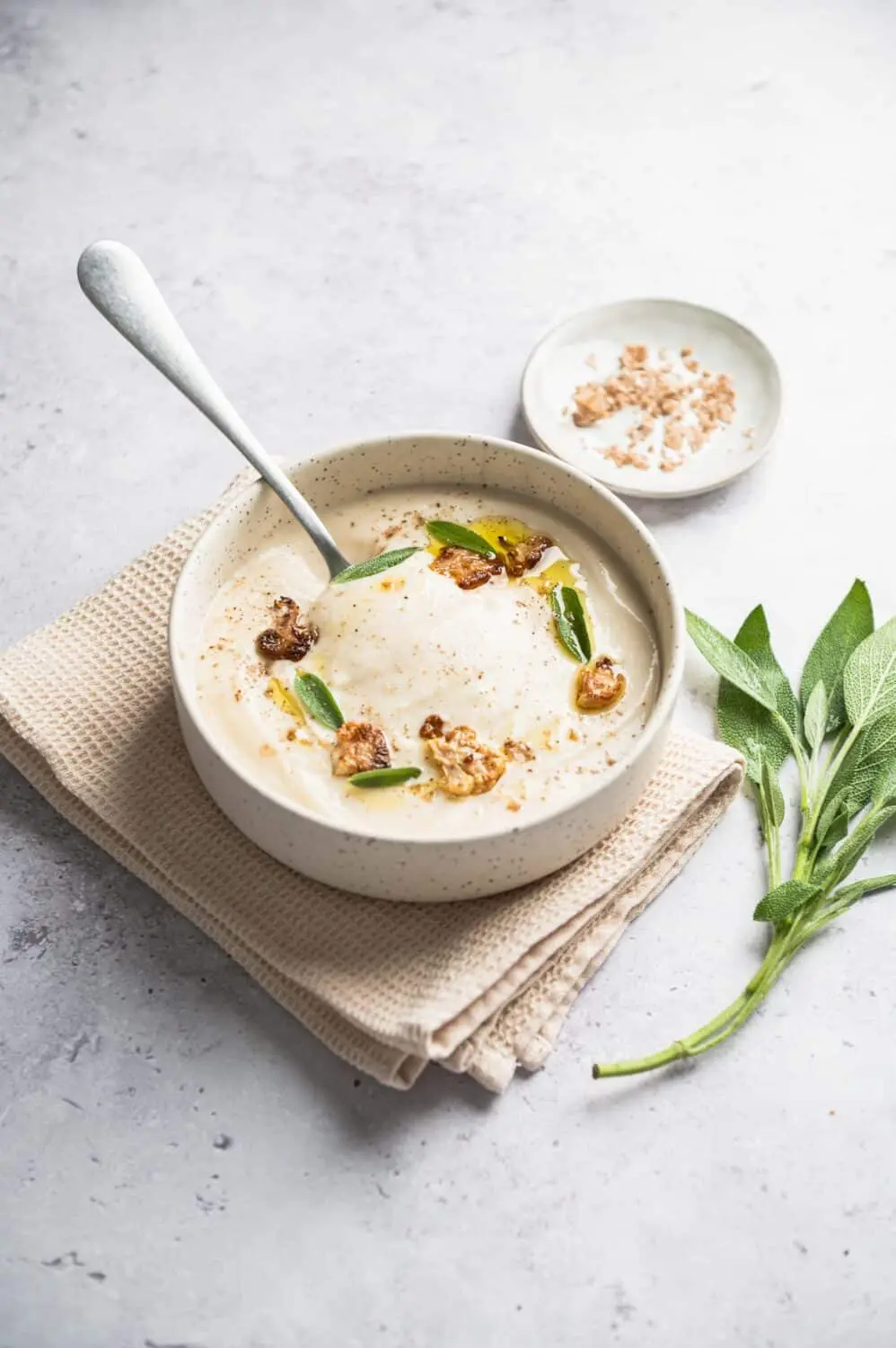 Découvrez une délicieuse recette de velouté au chou-fleur, simple et réconfortante, parfaite pour toutes les saisons. Une option idéale pour un repas léger, facile et plein de saveurs !