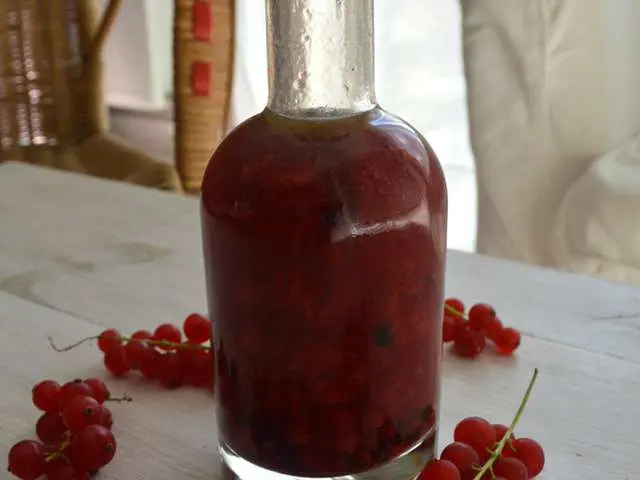 Vinaigre de framboises et groseilles