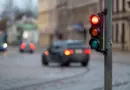Voici la durée qu'un automobiliste passe à attendre à un feu rouge au cours de sa vie