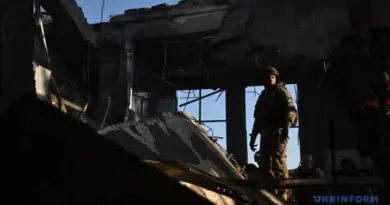 Volodymyr Zelensky : En une semaine, la Russie a lancé plus de 1000 bombes aériennes et 1400 drones sur l’Ukraine