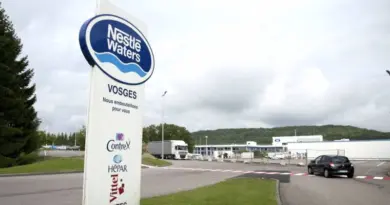 Vosges : des niveaux records de microplastiques détectés dans les eaux Contrex et Hépar