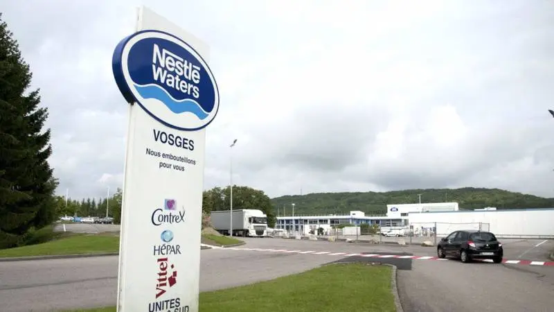 Vosges : des niveaux records de microplastiques détectés dans les eaux Contrex et Hépar