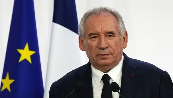 Vrai ou faux. La charge de la dette va-t-elle devenir le budget le plus important de l'État, comme l'affirme François Bayrou ?