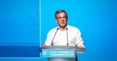 Vrai ou faux. Le gouvernement se prépare-t-il discrètement à partir en guerre, comme l'affirme Thierry Mariani ?