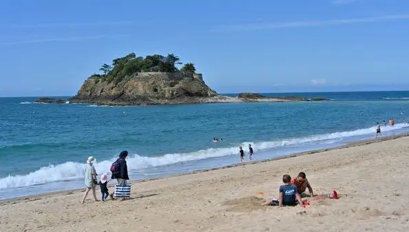 Vrai ou faux. Les plages sont-elles vides cet été, comme l'affirment plusieurs internautes ?