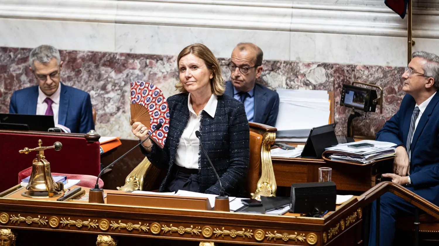 Yaël Braun-Pivet dément avoir sollicité des CRS pour nourrir ses poules, mais reconnaît leur avoir demandé de vérifier "si tout allait bien"