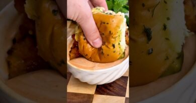 hot honey chicken sliders