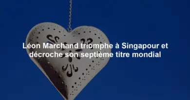 Léon Marchand triomphe à Singapour et décroche son septième titre mondial
